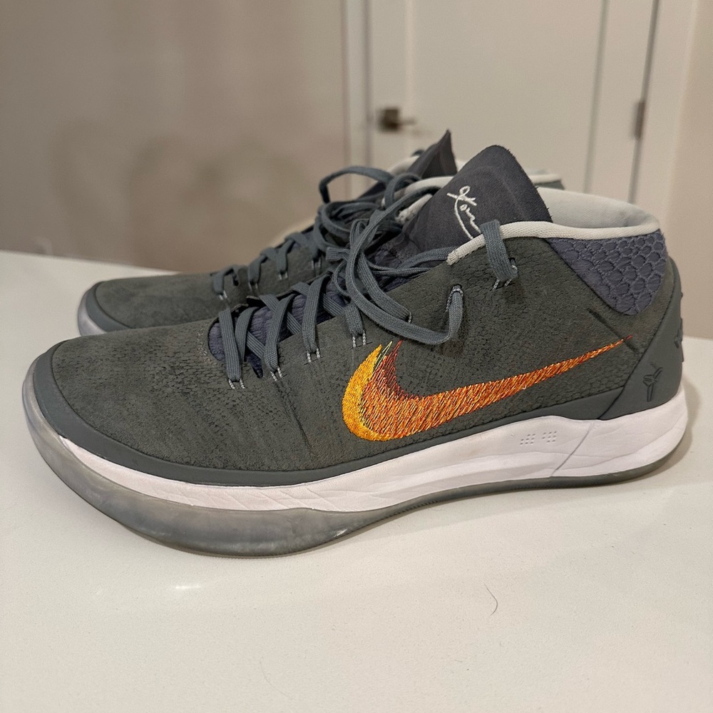KOBE A.D. ‘GREY SNAKESKIN’